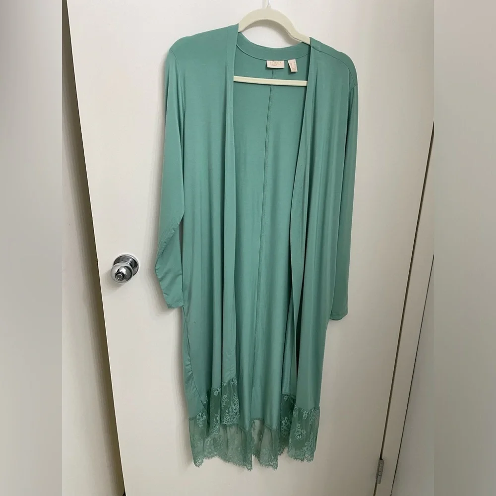 Duster with lace hem